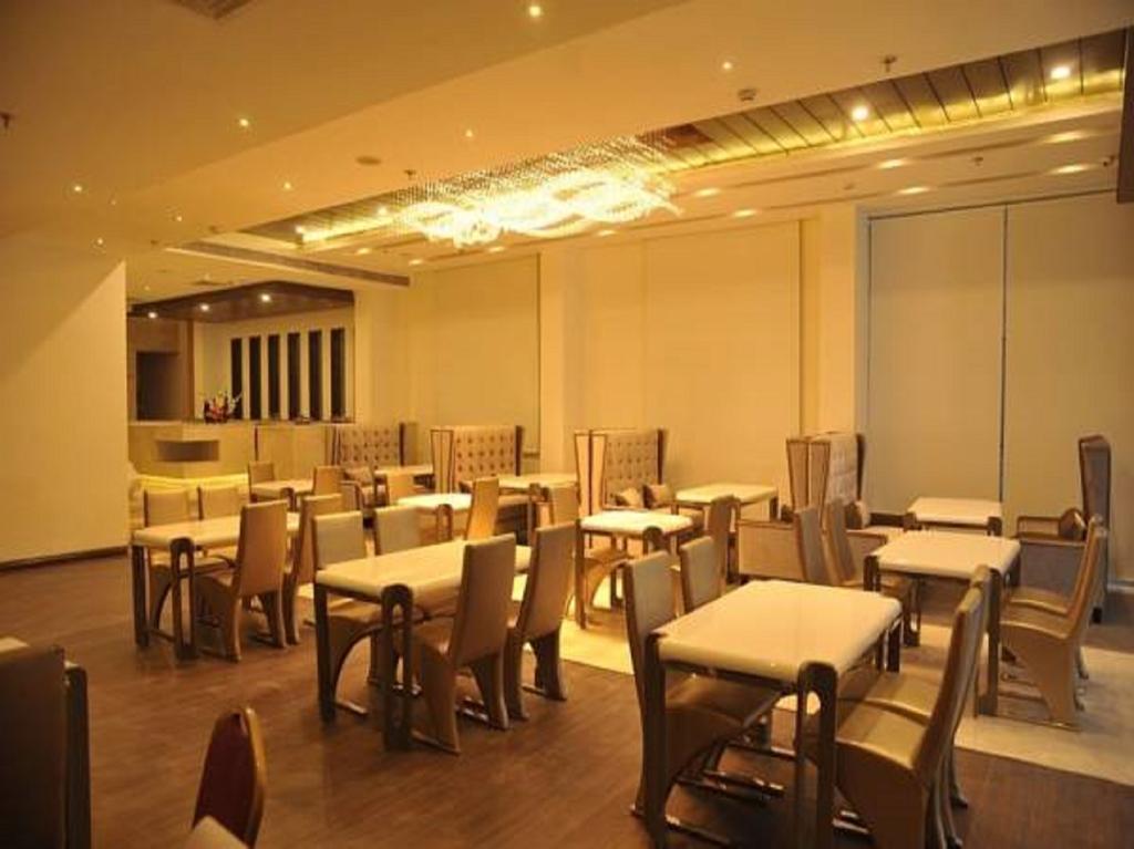 Jagrati Ananta Express Hotel Dzsaipur Kültér fotó