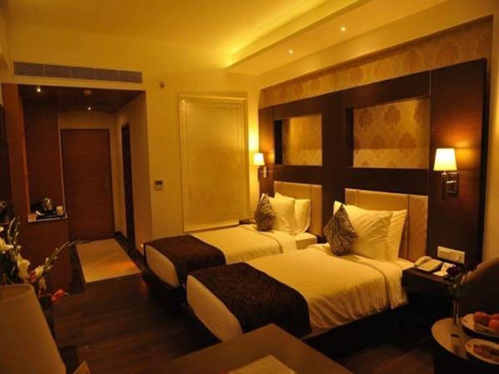 Jagrati Ananta Express Hotel Dzsaipur Kültér fotó