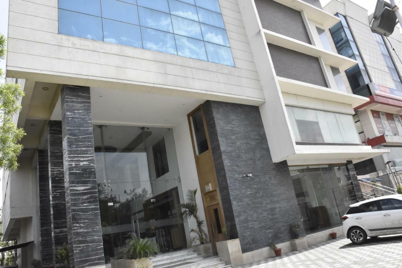 Jagrati Ananta Express Hotel Dzsaipur Kültér fotó