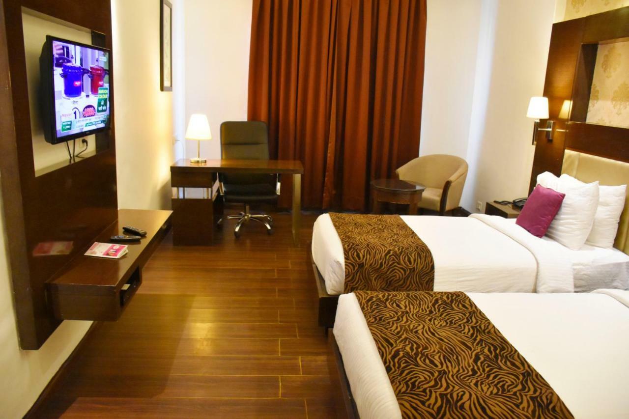 Jagrati Ananta Express Hotel Dzsaipur Kültér fotó