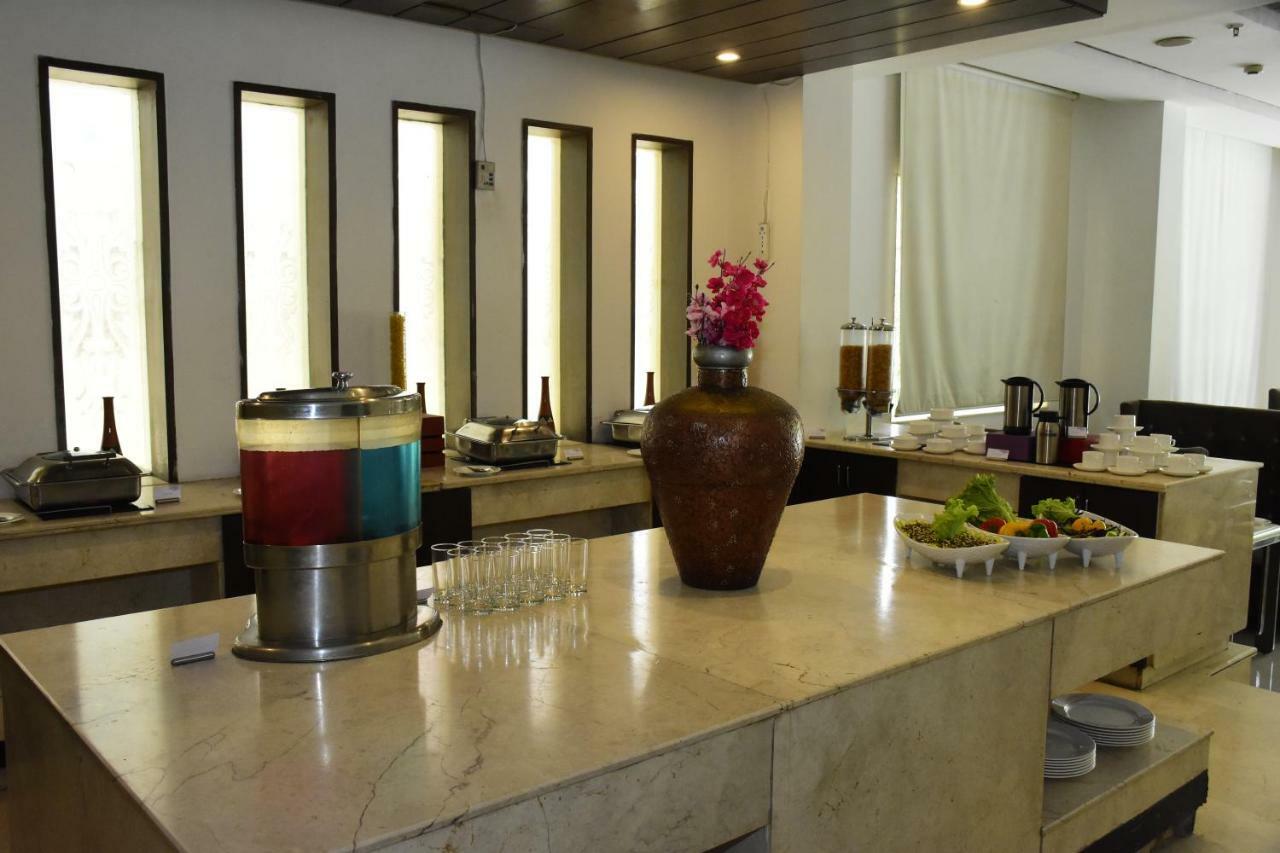 Jagrati Ananta Express Hotel Dzsaipur Kültér fotó