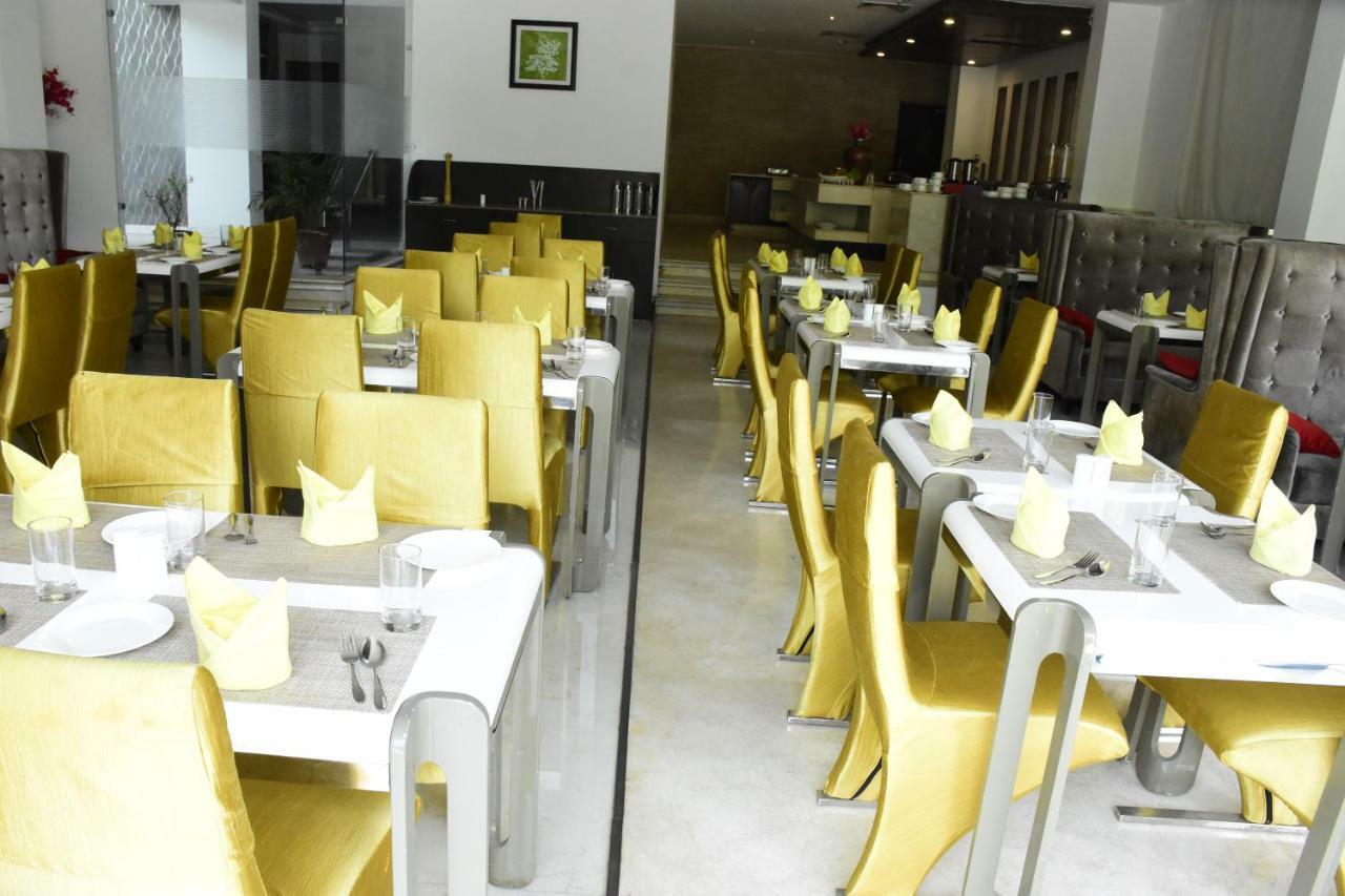 Jagrati Ananta Express Hotel Dzsaipur Kültér fotó