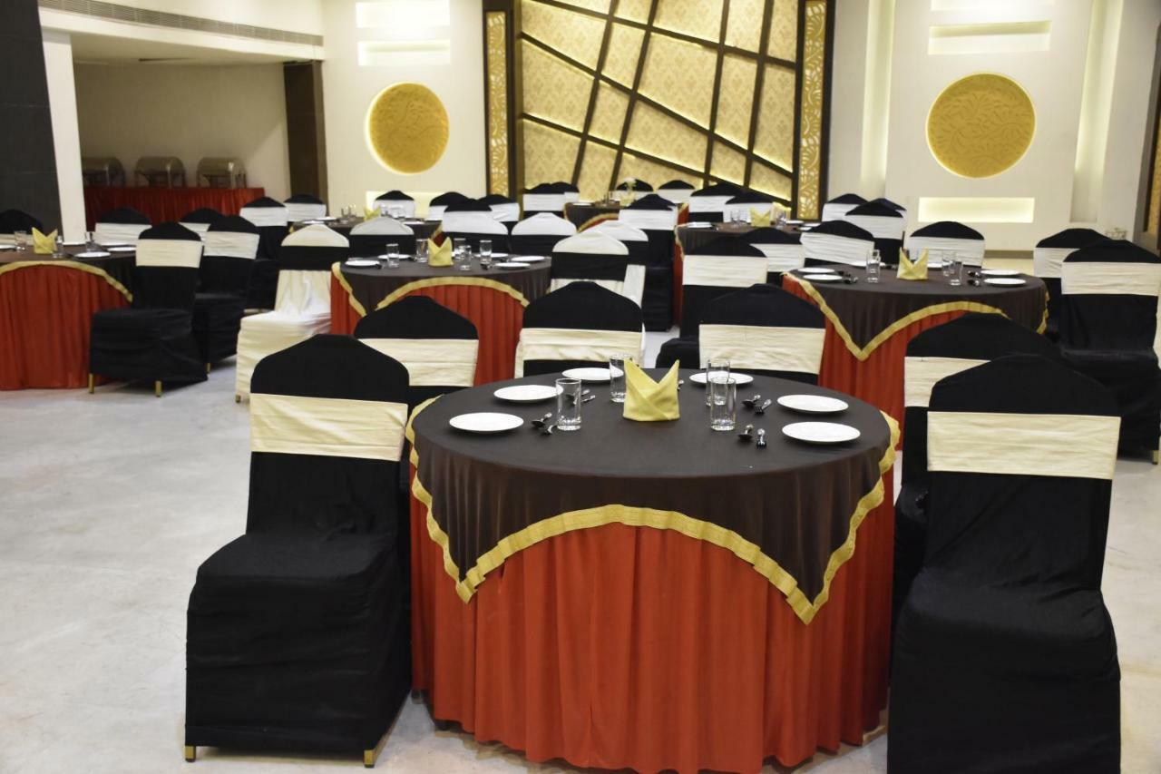 Jagrati Ananta Express Hotel Dzsaipur Kültér fotó