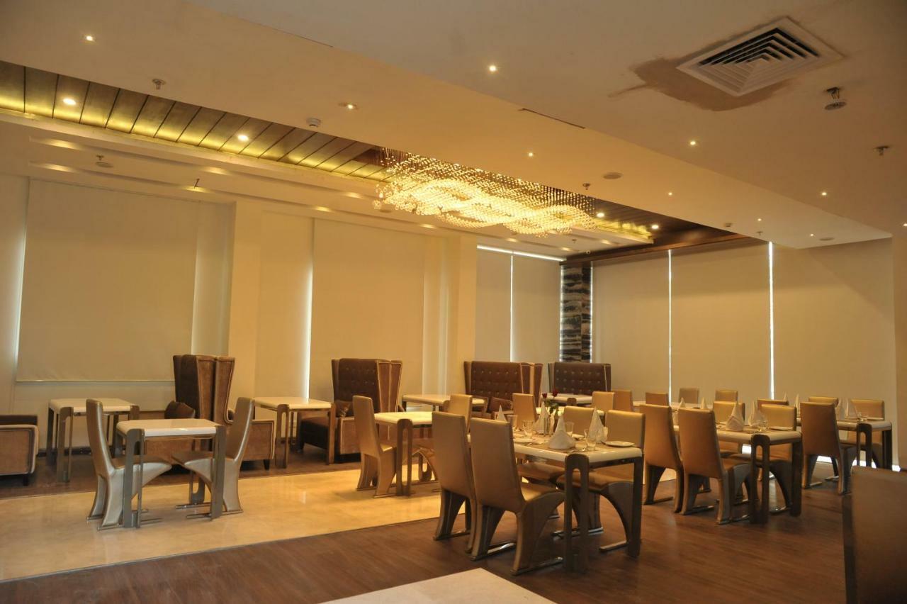 Jagrati Ananta Express Hotel Dzsaipur Kültér fotó